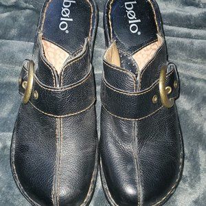 New never worn Bolo by Born black leather clogs size 8